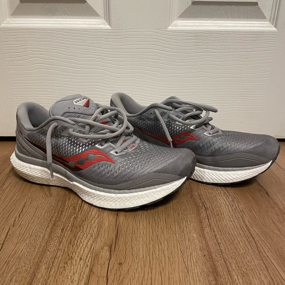 Saucony Triumph 18s Running Shoes in Size 10
